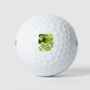 Grüne Weinrebenblätter Golfball