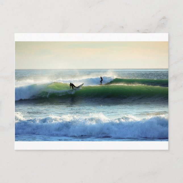 Grüne Wellen surfen Postkarte (Vorderseite)