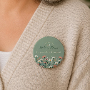 Grünen Baby im Blütenduschkopf Großmutter-Button Button