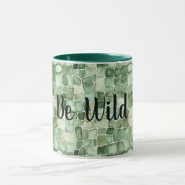 Grüner Alligatorendruck Sei Wild Tasse (Zentrum)