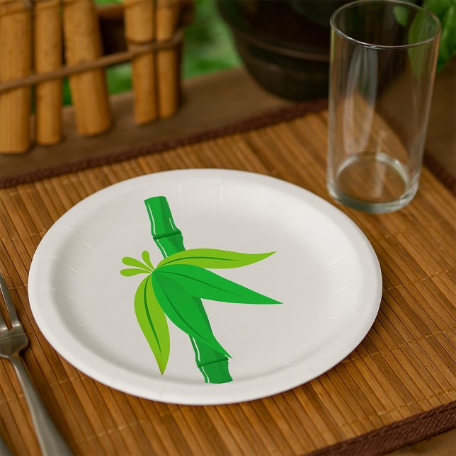 Grüner Bambusstalk mit tropischen Blätter Pappteller (Von Creator hochgeladen)