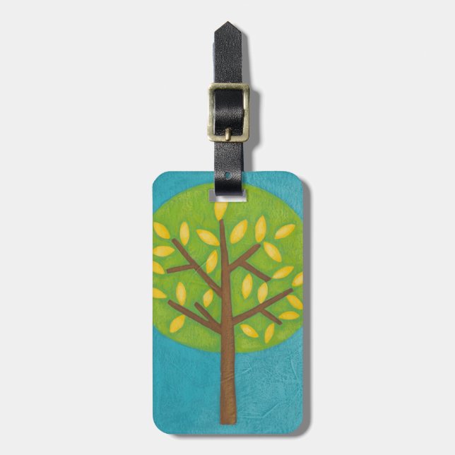 Grüner Baum mit gelben Blätter von Chariklia Zarri Gepäckanhänger (Vorderseite vertikal)