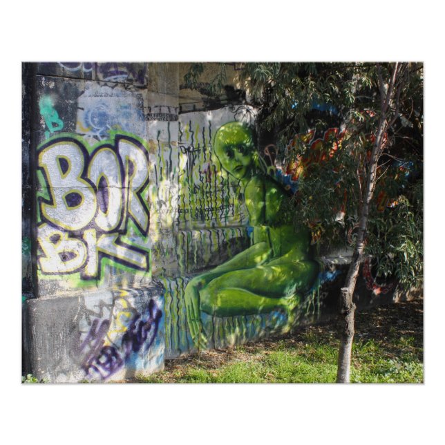 Grüner Besucher aus dem Weltraum Graffiti Poster (Vorderseite)