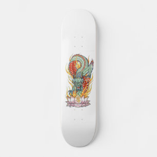 Grüner Drache auf einem flammenden Lotus-Skateboar Skateboard