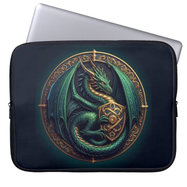 Grüner Drache mit Schild Laptopschutzhülle (Vorderseite)