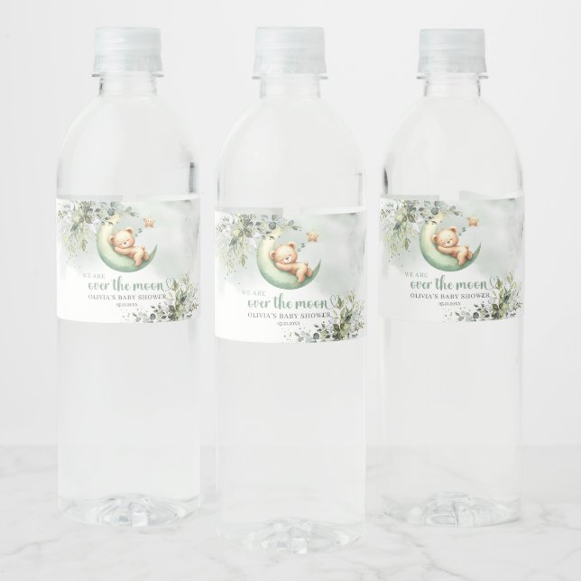 Grüner Eukalyptus schlafender Teddybär über dem Mo Wasserflaschenetikett (Flaschen)