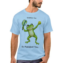 Grüner Frosch beim Pickleball-Spiel 