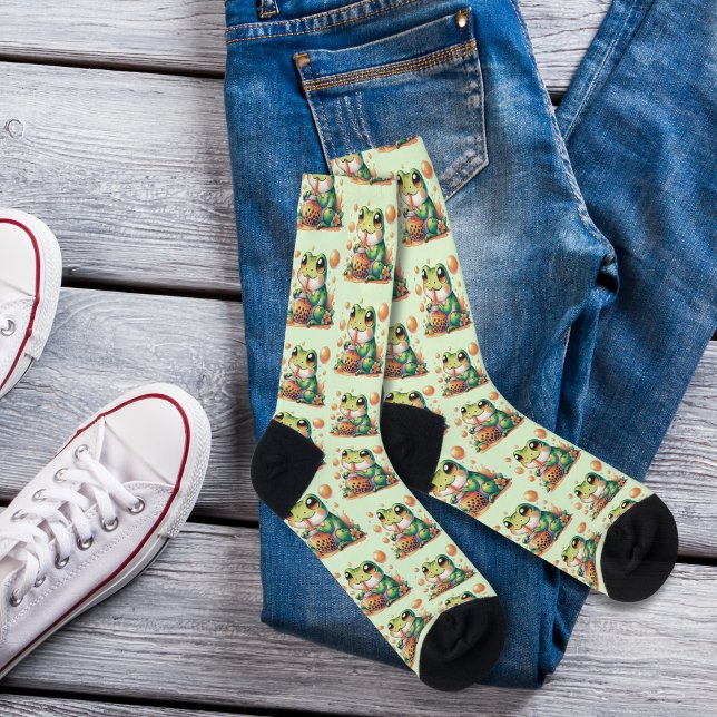 Grüner Frosch trinkt Orange Boba Muster Socken (Von Creator hochgeladen)