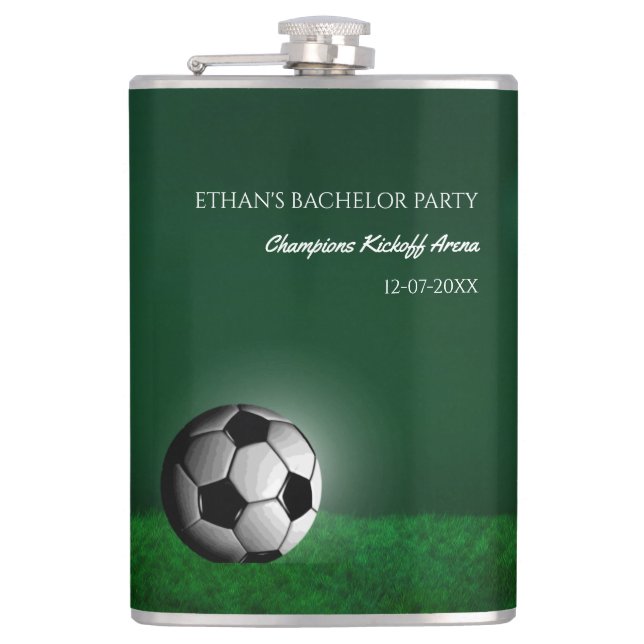 Grüner Fußball Geburtstag / Bachelor Party Flachmann (Vorderseite)