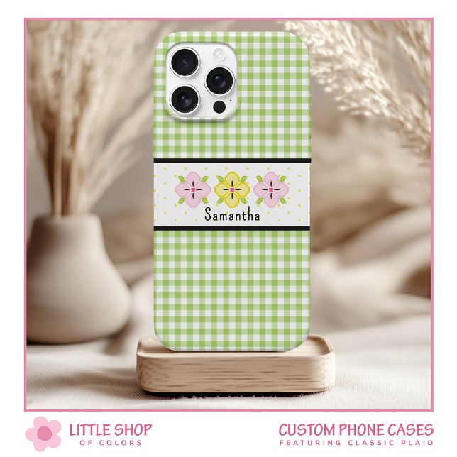 Grüner Gingham-Karo-Blumen-Monogramm iPhone 15 Hülle (Von Creator hochgeladen)
