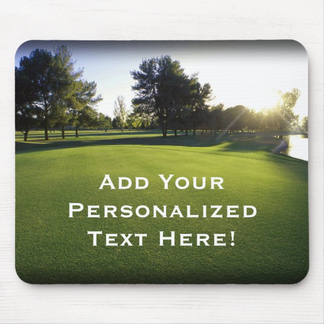 Grüner Golfplatz an der Dämmerung Mousepad (Vorne)