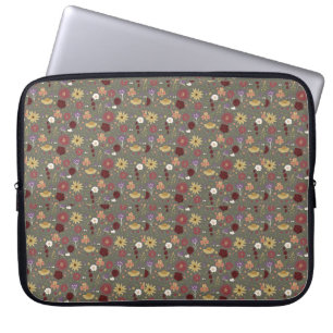 Grüner Hintergrund für die Blumenpracht im Herbst Laptopschutzhülle