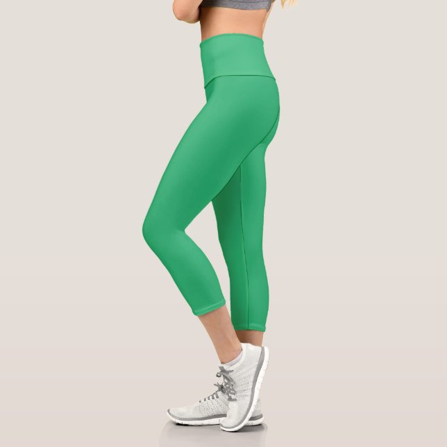 grüner Hintergrund mit weißem Rand Capri Leggings (Links)