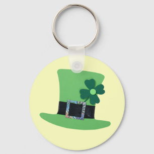 Grüner Hut mit Klee für St. Patrick's Day Schlüsselanhänger