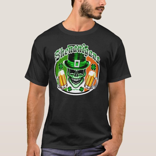 Grüner irischer Kobold-Schädel: Shenanigans 1 T-Shirt (Vorderseite)