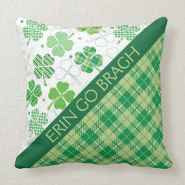 Grüner Karierter Tartan und Kleeblätter Kissen