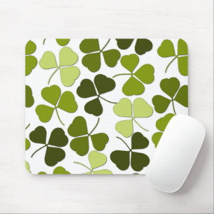 Grüner Klee in verschiedenen Farbtönen Mousepad