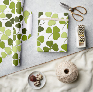 Grüner Klee in verschiedenen Schattierungen Geschenkpapier