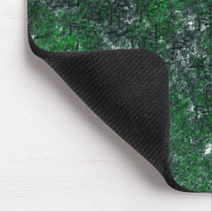 Grüner Pilz auf weißem grauem Fels oder Baumstamm Mousepad