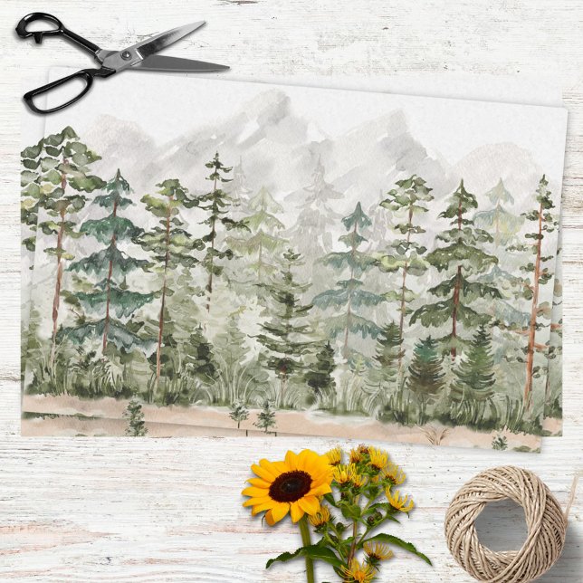 Grüner Pinienwald im Gebirge Seidenpapier (In situ)