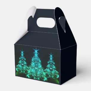 Grüner Schimmer der Sterne auf dunklem Weihnachtsb Geschenkschachtel