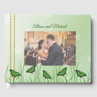 Grüner Schmetterling auf hellgrün - Hochzeit Gästebuch