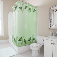 Grüner Schmetterling auf hellgrün - romantisch