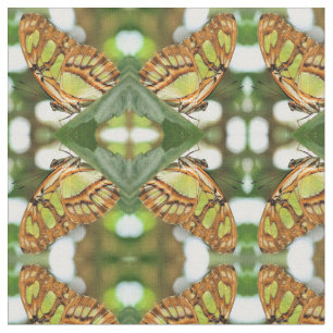 Grüner Schmetterling, der das Naturmuster zeigt Stoff