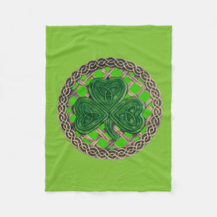 Grüner Shamrock auf Celtic Knots Fleece-Decke Fleecedecke