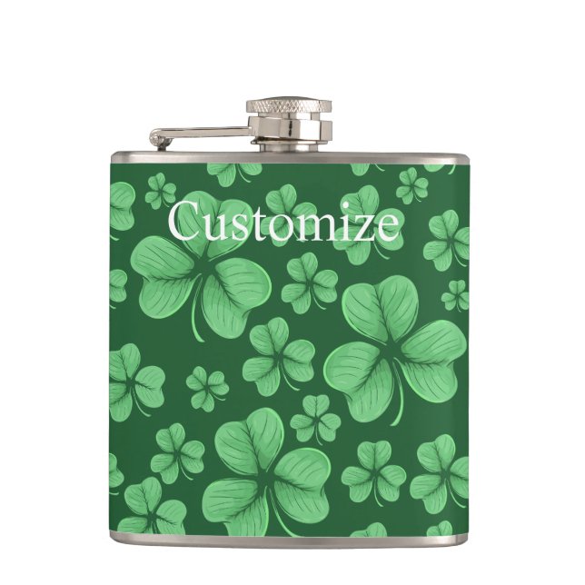 Grüner Shamrock Herz St. Patrick's Day Flachmann (Vorderseite)