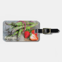 Grüner Spargel mit Erdbeere