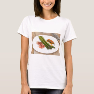 Grüner Spargel mit Schinken und Sauce T-Shirt