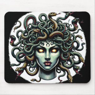 Grüner starrender Medusenkopf voller Schlangen Mousepad