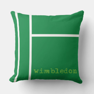 Grüner Tennisplatz mit Wimbledon Kissen