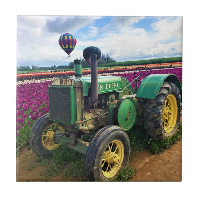 Grüner Traktor in Tulip Field, Oregon Fliese (Vorderseite)