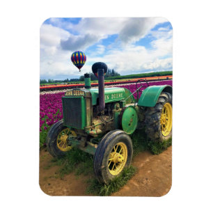 Grüner Traktor in Tulip Field, Oregon Magnet