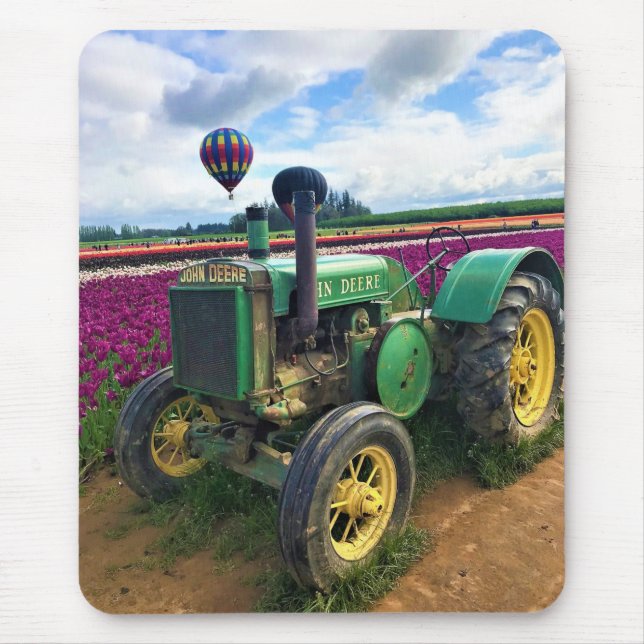 Grüner Traktor in Tulip Field, Oregon Mousepad (Vorne)