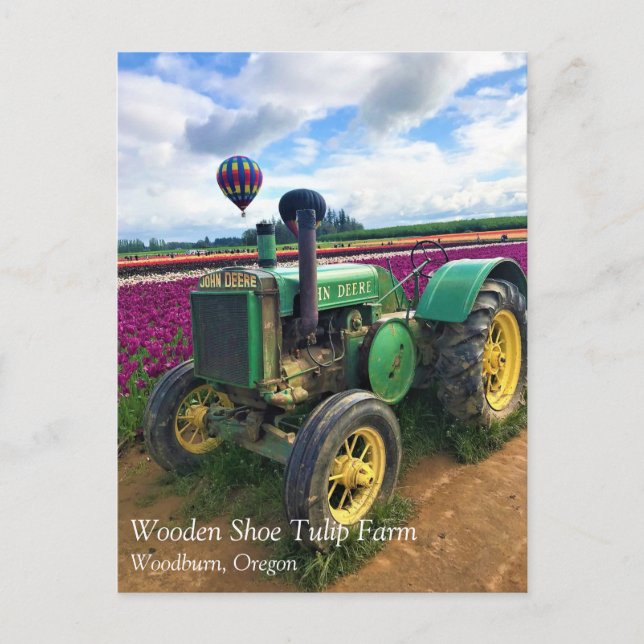 Grüner Traktor in Tulip Field, Oregon Postkarte (Vorderseite)