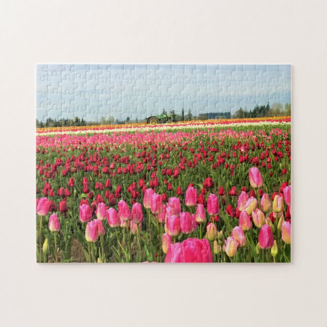 Grüner Traktor in Tulip Field, Oregon Puzzle (Horizontal)