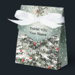 Grüner Weihnachtsbaum Bunte Ornamente Weißer Schne Geschenkschachtel<br><div class="desc">Grüner Weihnachtsbaum farbenfrohe Ornamente Weiße Schnee Gefallen Schachtel. Einzigartiges,  schönes,  stilvolles Design. Leicht personalisiert zu sein. Schriftart Stil,  Größe und Farben können geändert werden. Matching-Elemente verfügbar.</div>