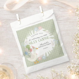 Grünes Albernes Gänse Floral Gingham Birthday Dess Geschenktütchen