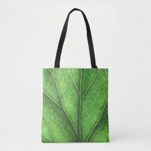 Grünes Blatt auf einem Marktosack
