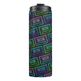 Grünes blaues Neon-Retro-Kassette-Tape-Muster Thermosbecher