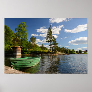 Grünes Boot in einem Fjord im Norwegen-Plakatdruc Poster