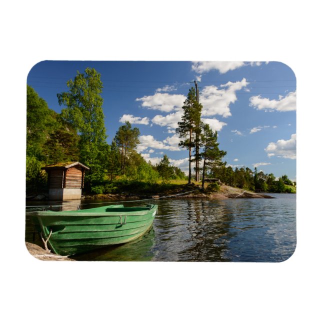 Grünes Boot in einem Fjord in Norwegen Magnet (Horizontal)