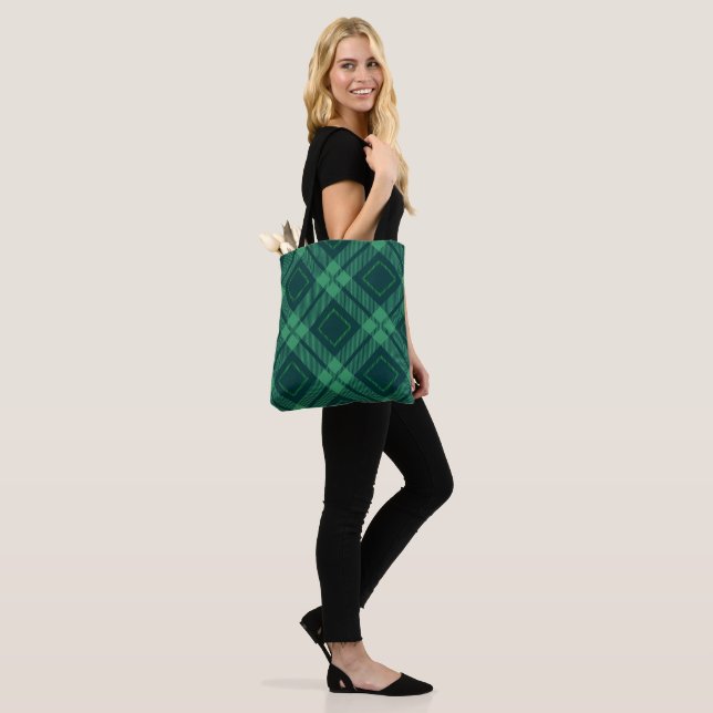 Grünes Diamantmuster Tartan Tote Tag (Am Model)