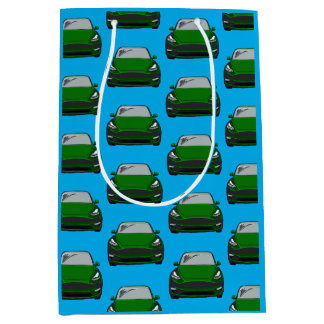 Grünes Elektrofahrzeug SUV Auto blau Hintergrund Mittlere Geschenktüte