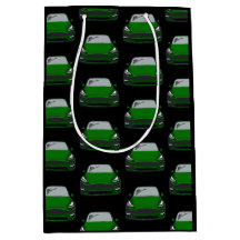 Grünes Elektrofahrzeug SUV Auto schwarzer Hintergr