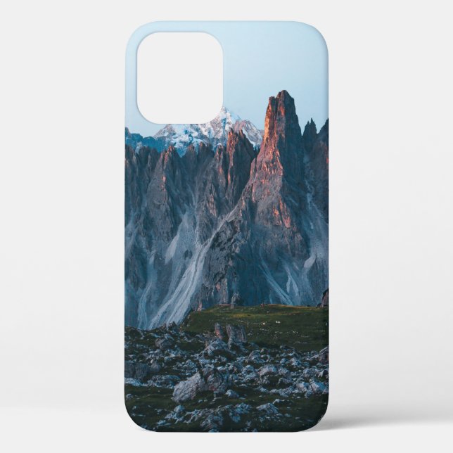 GRÜNES FELD IN DER NÄHE DES BERGS Case-Mate iPhone HÜLLE (Rückseite)