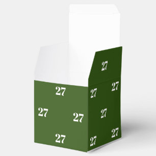 Grünes Geschenk mit weißer Anfangszahl anpassen Geschenkschachtel